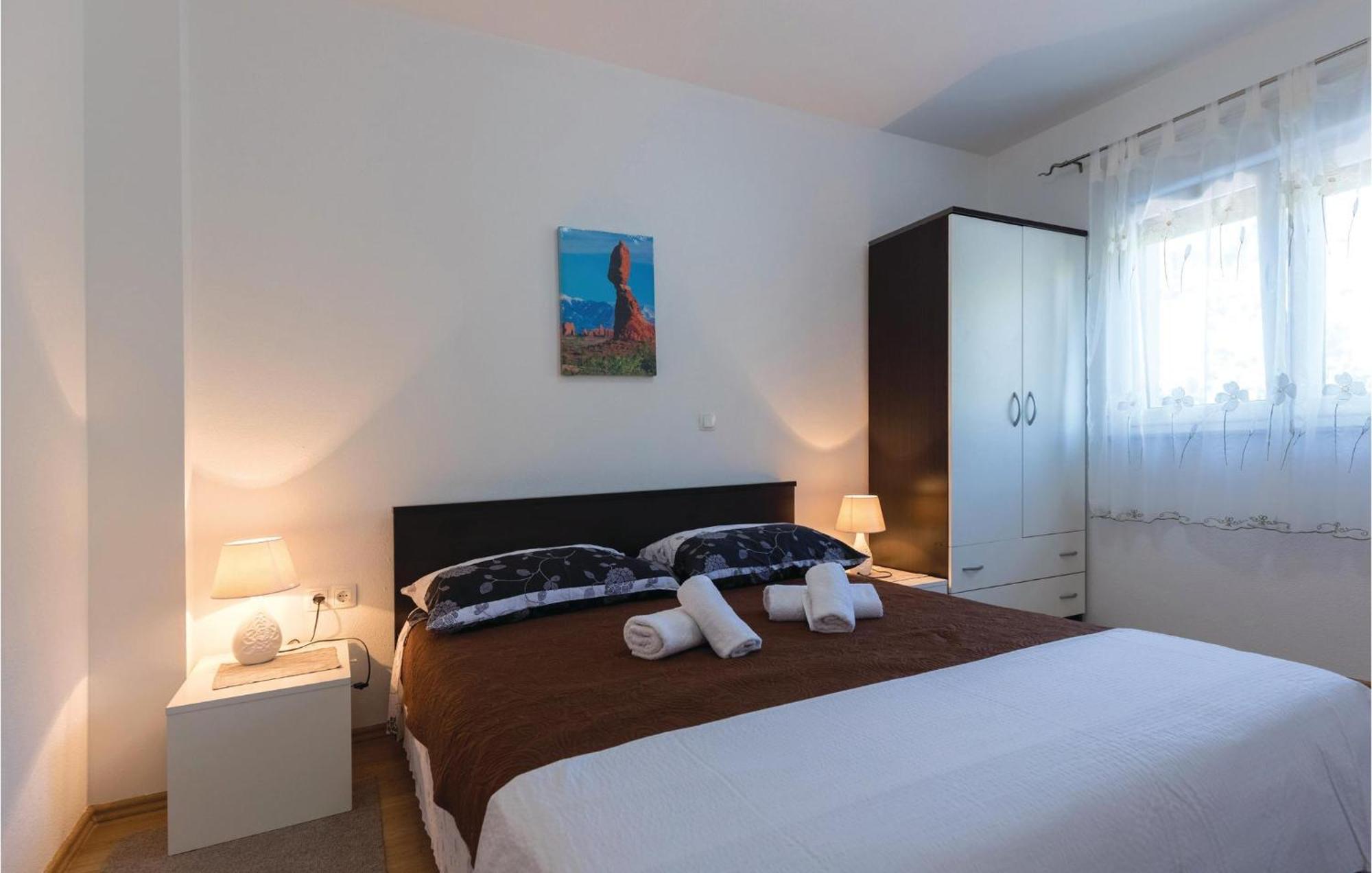 1 Bedroom Cozy Apartment In קלק מראה חיצוני תמונה