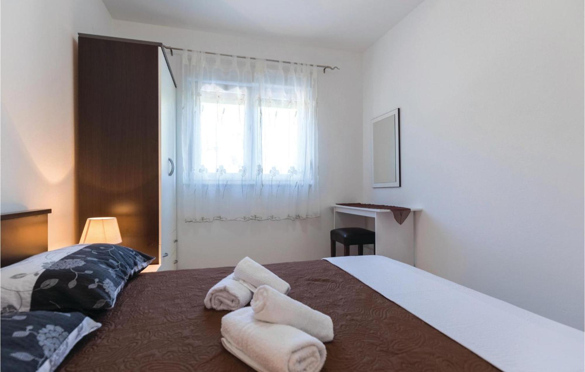 1 Bedroom Cozy Apartment In קלק מראה חיצוני תמונה